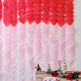 Decoración Del Día De San Valentín Con Adornos En Forma De Corazones Foto  de archivo - Imagen de fondo, boda: 170021266