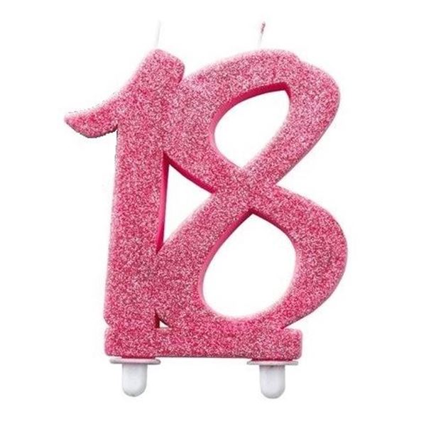 Velas de cumpleaños con el número 18 sobre un fondo de color rosa